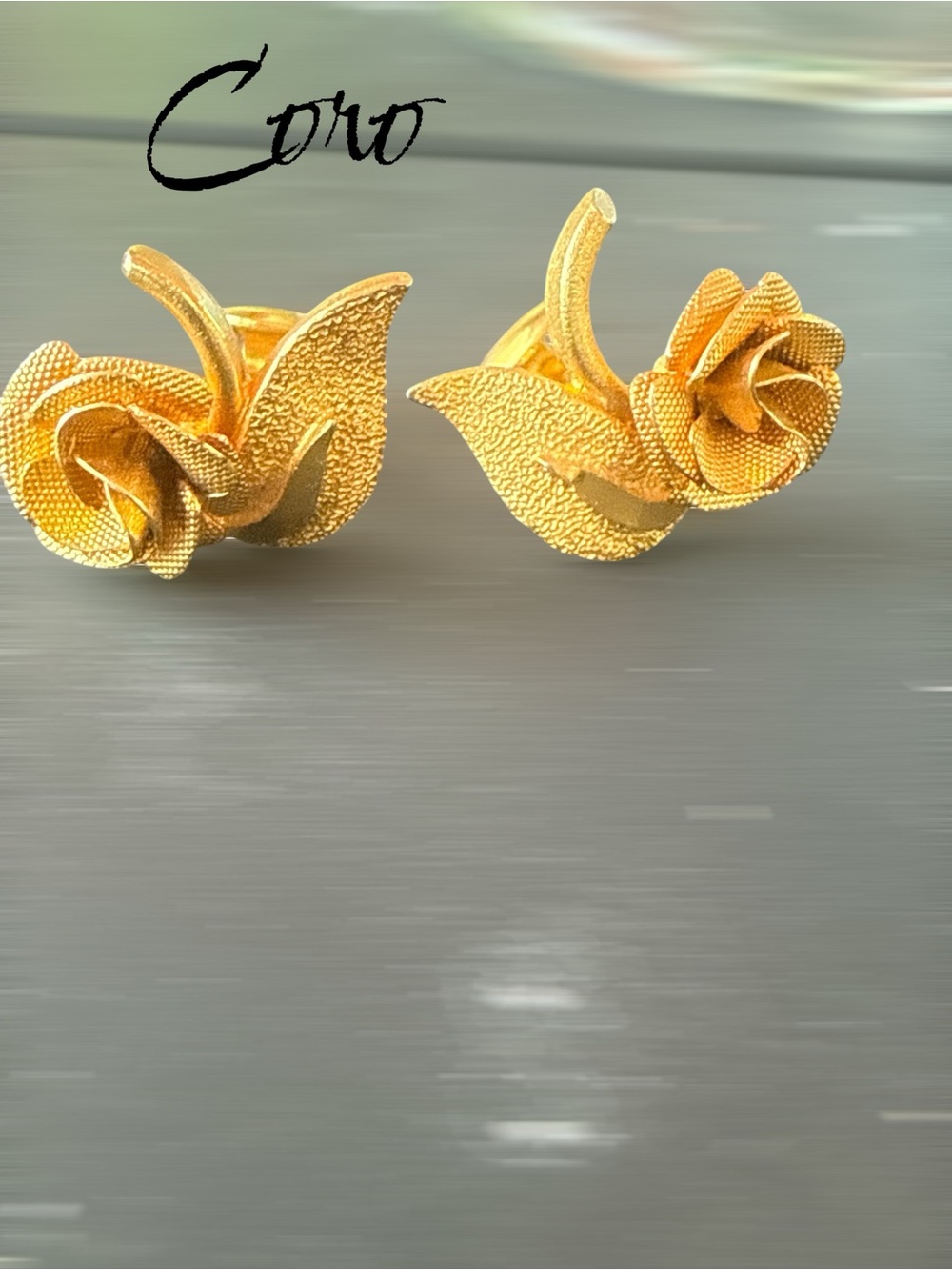 GorgeousVintage Coro Gold Tone Rose Clip-On Earrings Textured Floral 3/4” Signed - Picture 5 of 5